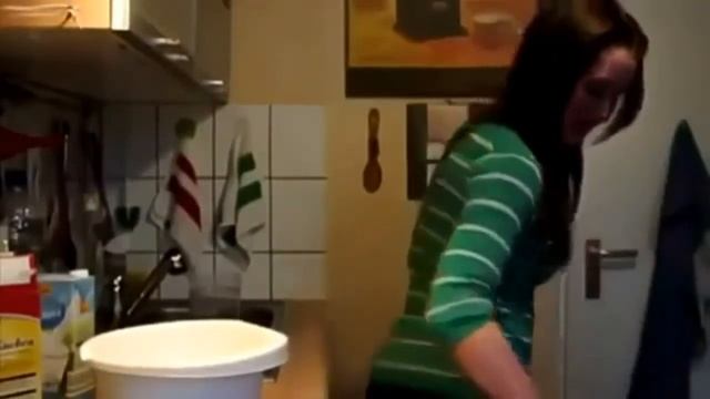 Девушка накрутила миксером волосы,Ржач,Боль,Неудача смотреть онлайн