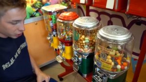 КАК ДОСТАТЬ ВСЕ ЖВАЧКИ ИЗ АВТОМАТА!! ВЛАДЕЛЕЦ В ШОКЕ!!! / Пушер