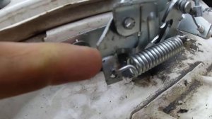 не откидывает капот,при открывании,ваз 06,решение проблемы