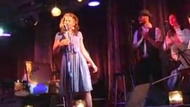 Don't Look Back by Royal Sister (Live) смотреть онлайн