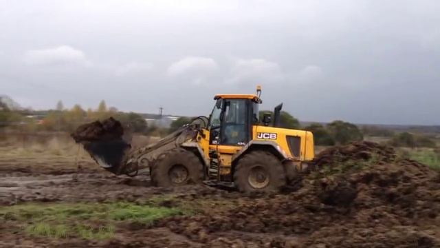 Фронтальный погрузчик JCB 434S - cоздан для работы в сельском хозяйстве смотреть онлайн