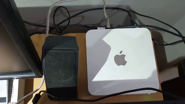 A £30 Apple Airport Time Capsule makes a useful retro PC accessory смотреть онлайн