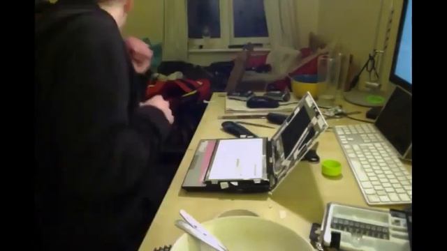 Changing The Screen On An Acer Netbook