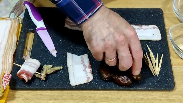 Необычная закуска.РУЛЕТИКИ ИЗ БЕКОНА С ФИНИКАМИ.БЛЮДА И РЕЦЕПТЫ! смотреть онлайн