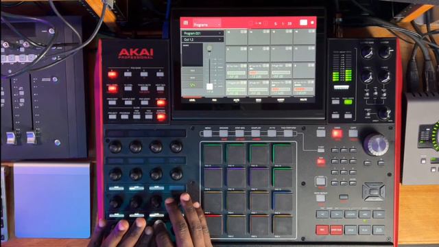 MIXING A BEAT WITH THE MPC X- utilizing the q links. смотреть онлайн