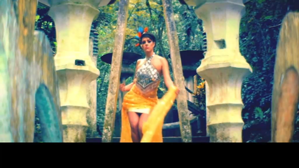 Empire_Of_The_Sun_-_We_Are_The_People_(dvb-t_lpcm_astro) смотреть онлайн