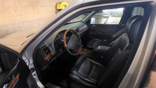 срочна продам автомобиль Модели мерседес  W 140-ML 350