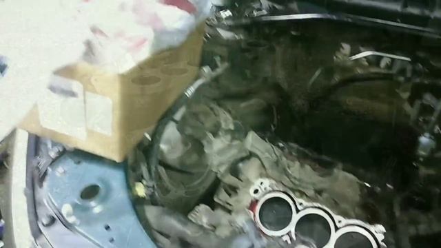 Mitsubishi Outlander V6 3.0 течь масла с гбц, замена прокладок гбц.