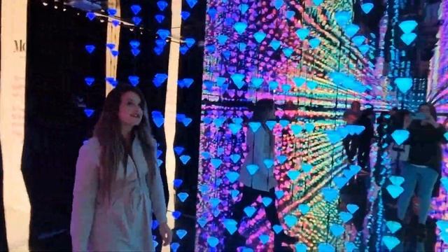 Visitando Moco museum en Barcelona + exposición de Guillermo Lorca смотреть онлайн