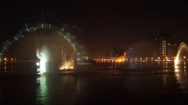 Чудо фонтан в Шардже ОАЭ смотреть онлайн