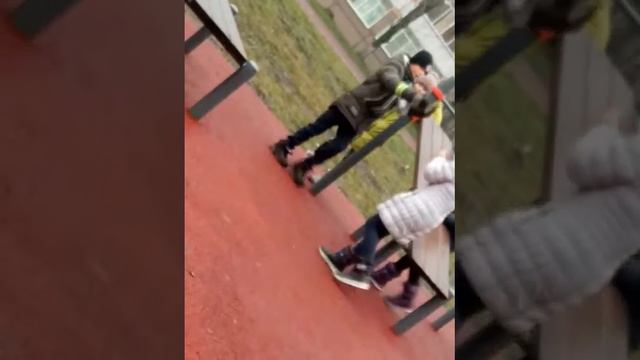смотреть всем мальчик избивает девочку!！!!！ смотреть онлайн