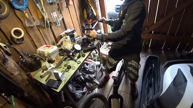 ПОМЕНЯЛИ РУЛЕВУЮ на BMX! Как поменять рулевую колонку на велосипеде? смотреть онлайн