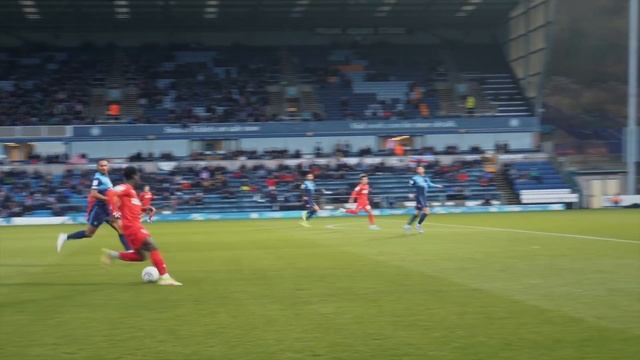 WHAT REALLY HAPPENS IN AN ENGLISH FOOTBALL LEAGUE GAME смотреть онлайн