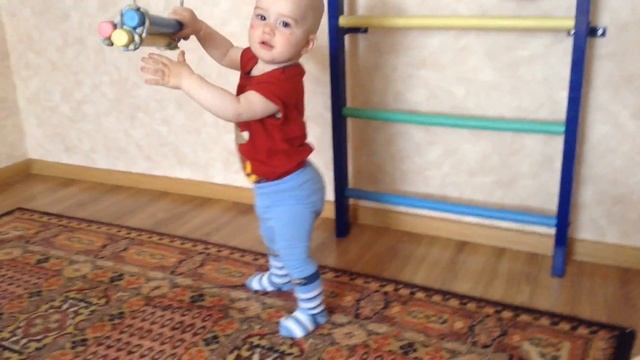 Как научить ребёнка стоять и ходить?? смотреть онлайн