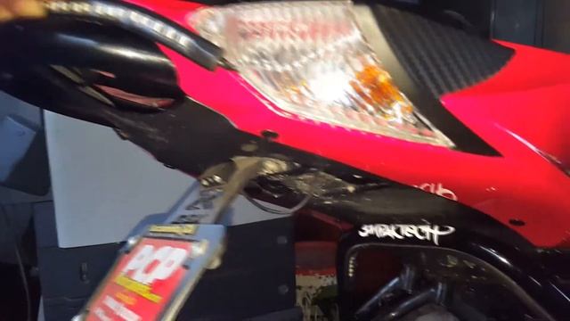 Cutting The Windscreen/Impaktech Clip Ons Installed Suzuki GSXR 750 смотреть онлайн