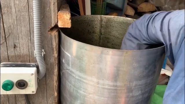 ИЗМЕЛЬЧИТЕЛЬ для травы своими руками/Траворезка/Дробилка смотреть онлайн