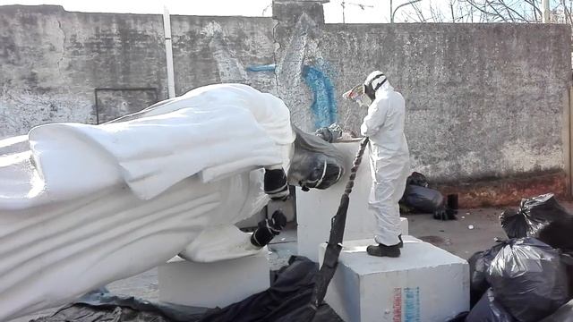 Нанесение полимочевины на декорации, арт объекты, скульптуры из пенопласта износостойким покрытием смотреть онлайн