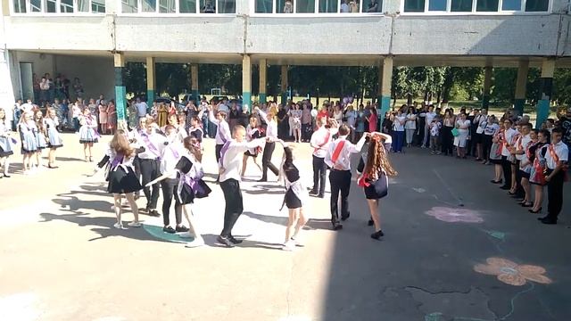 Выпускной вальс 2021-2022 учебного года МБОУ "Шахтерская СШ №19" смотреть онлайн