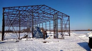 Монтаж ворот ангара с помощью Жигулей.