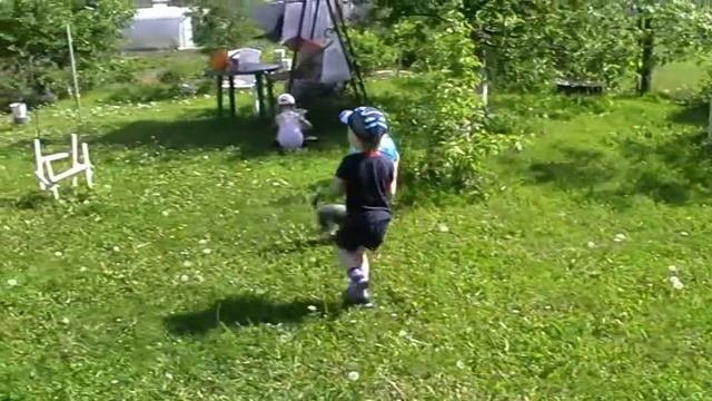 ВЛОГ ДЕТИ НАШЛИ БОЖЬЮ КОРОВКУ/ЛЮБУЕМСЯ КРАСОТОЙ ПРИРОДЫ смотреть онлайн