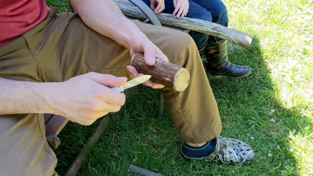 Carving a mallet with a pocket knife! смотреть онлайн