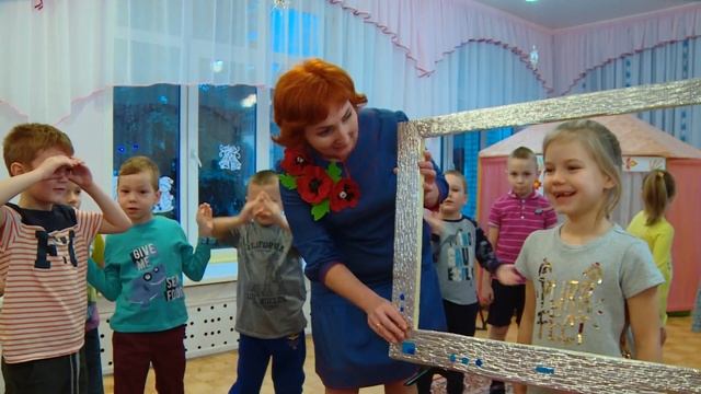 Нылпи телевиденилэсь нуналзэ пусйизы Ижкарысь 112 тӥ нылпи садын ВИДЕО смотреть онлайн