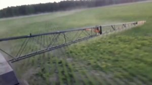 Самоходный опрыскиватель Туман -2 пархает как бабочка, работает за троих.