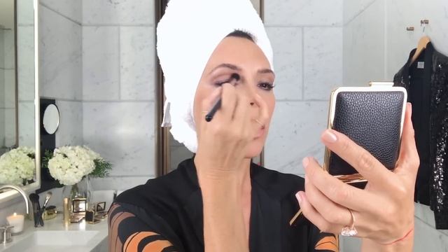 Red Carpet Ready Eyes - Make Up Tutorial | Victoria Beckham смотреть онлайн
