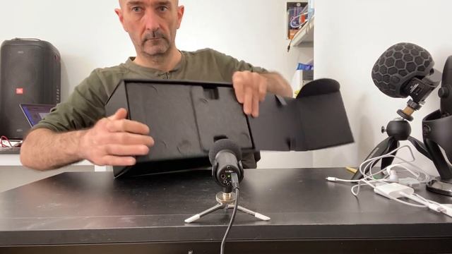 HyperX Quadcast unboxing ASMR - USB microphone - the Yeti killer смотреть онлайн