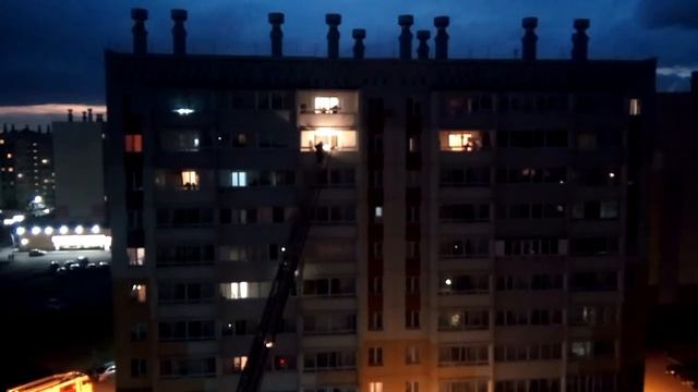Работа пожарных ,жилой дом 9 этаж. Челябинск пч6. смотреть онлайн