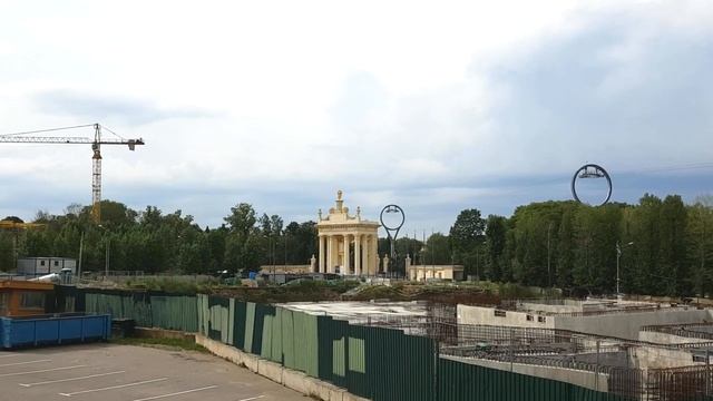 Как строят Колесо обозрения на ВДНХ 2020 смотреть онлайн