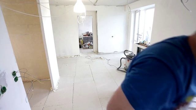 Ремонт. День 69. Сухая стяжка, финал. Уборка. Плитка на кухне. смотреть онлайн