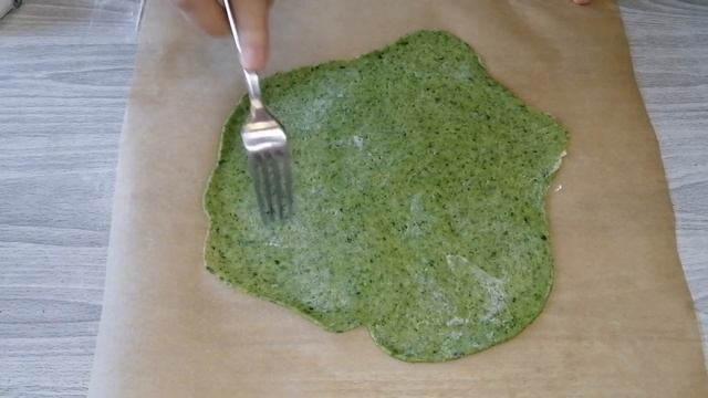 Изумрудный медовик со смородиной, без красителей Spinach honey cake with currants, no dyes смотреть онлайн