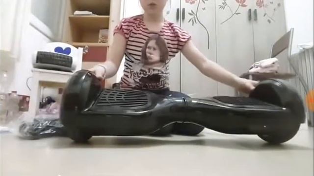 Школьница сняла обзор на свой новый гироскутер