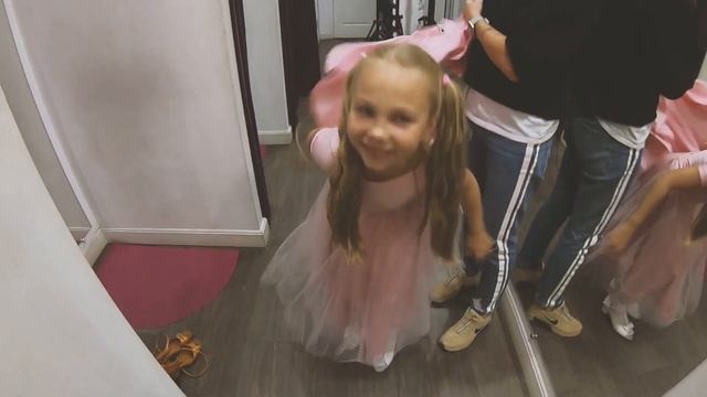 Бальные танцы. В чем танцевать девочке в первый год. Необходимые покупки. смотреть онлайн