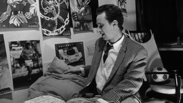 C'est Arrivé Près De Chez Vous / Человек кусает собаку (1992)