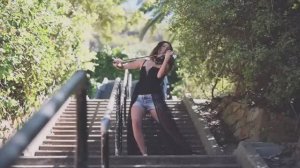 Caitlin De Ville - EL BAÑO (Electric Violin Cover)