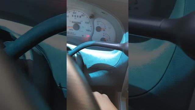 Elaboración y programación de llave con chip para vehículo Ford Explorer 2001 смотреть онлайн