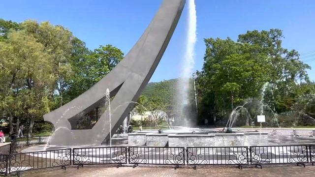 Фонтан в парке Южно-Сахалинска смотреть онлайн