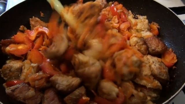 ТУШЕНАЯ КАПУСТА С МЯСОМ И ОВОЩАМИ. САМЫЙ ВКУСНЫЙ РЕЦЕПТ смотреть онлайн