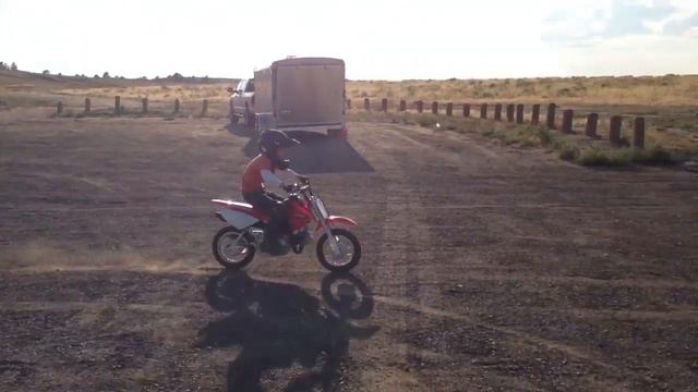 Nick riding the CR50 смотреть онлайн