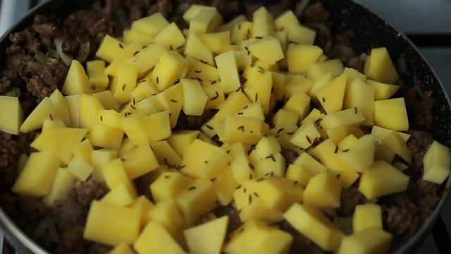 Rinderhackfleisch mit Kartoffeln und Ei – ein unglaublich einfaches Gericht! Es ist so lecker!😋 смотреть онлайн