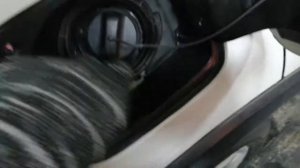 Renault captur 2018г как открыть лючок топлевного бака