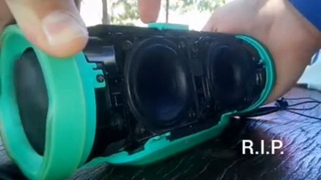 JBL CHARGE 3 R.I.P. BATTERY PLS HELP смотреть онлайн