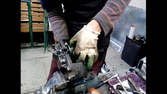 Как разблокировать заклинивший супорт. смотреть онлайн