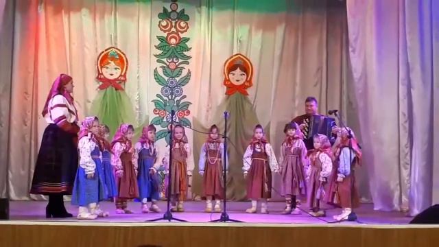 «Жавронки, жаворонки » , "Ах ты, глупая наседка", "Ехал Федя на корове" ансамбль "Веретенце" смотреть онлайн