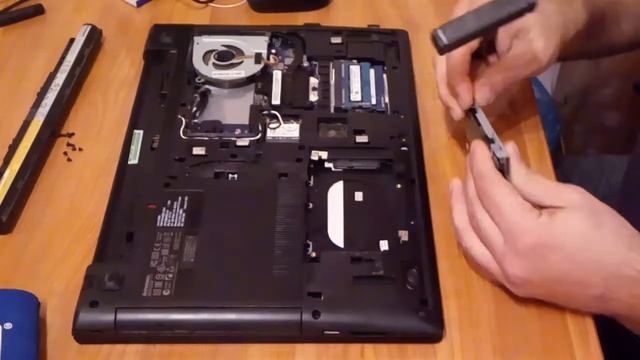 Lenovo G505 - Replacing HDD смотреть онлайн