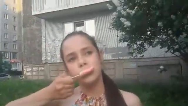 Делаем блеск для губ на улице смотреть онлайн