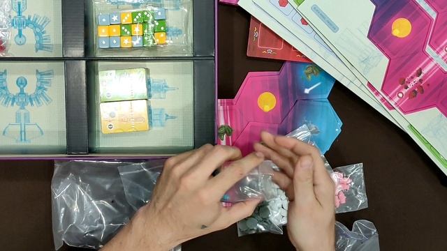 Распаковка настольной игры "Чёрный ангел" смотреть онлайн