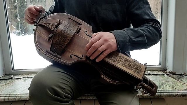 Колёсная лира "Меланья" с двумя мелодическими струнами (демонстрация звучания) смотреть онлайн